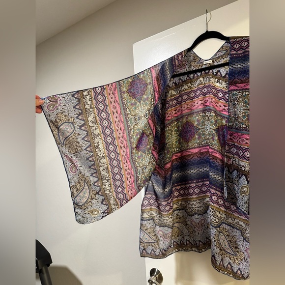 Coldwater Creek Multicolor Patterned Women's light weight shrug - Picture 7 of 8